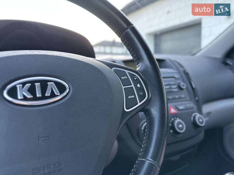 Хэтчбек Kia Ceed 2009 в Луцке
