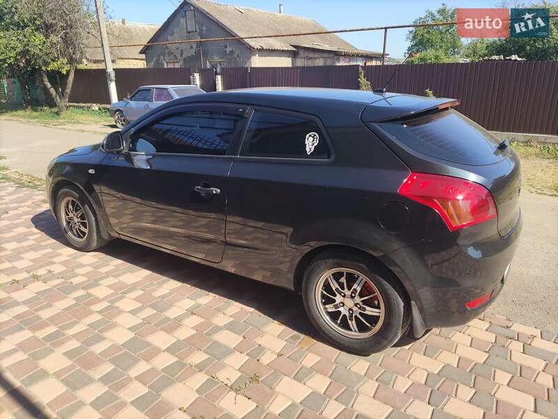 Хэтчбек Kia Ceed 2008 в Одессе