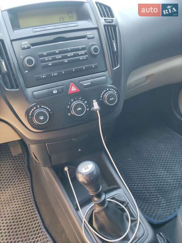 Хэтчбек Kia Ceed 2008 в Одессе