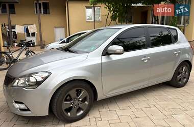 Хетчбек Kia Ceed 2011 в Ужгороді