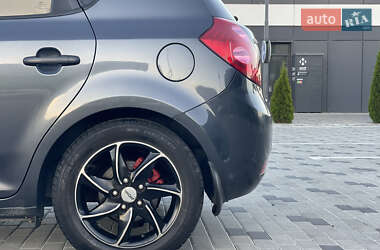Хэтчбек Kia Ceed 2007 в 