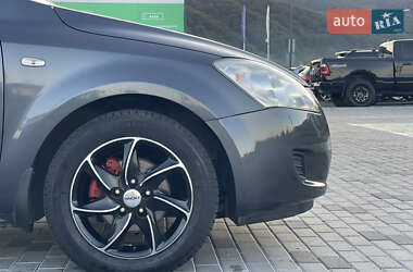 Хэтчбек Kia Ceed 2007 в 