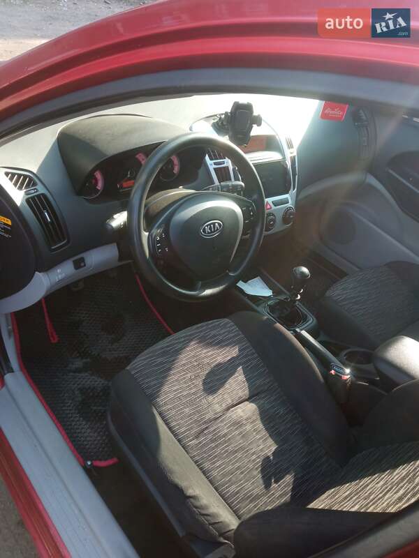 Хэтчбек Kia Ceed 2007 в Ужгороде