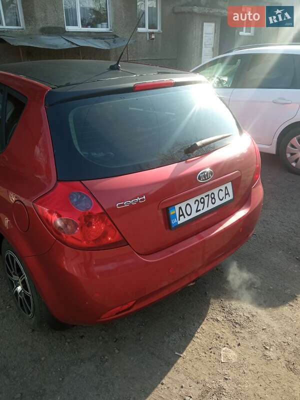Хэтчбек Kia Ceed 2007 в Ужгороде