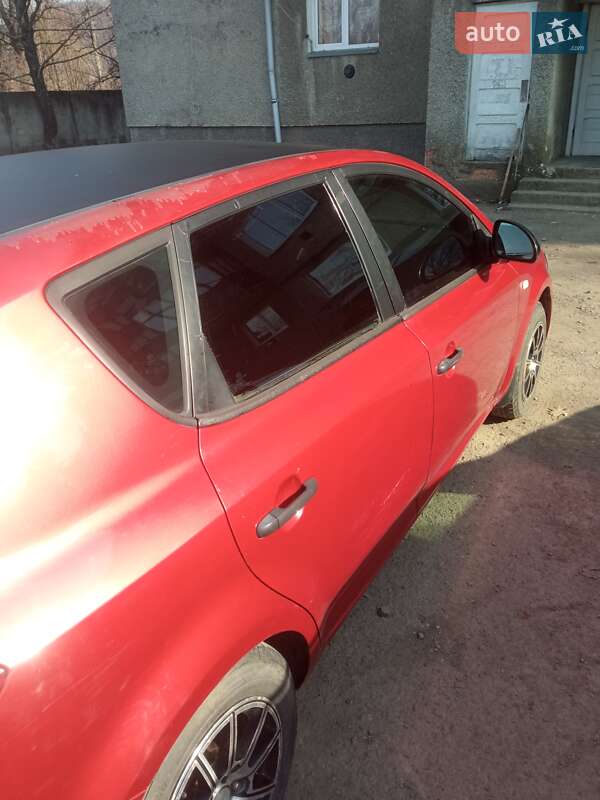 Хэтчбек Kia Ceed 2007 в Ужгороде