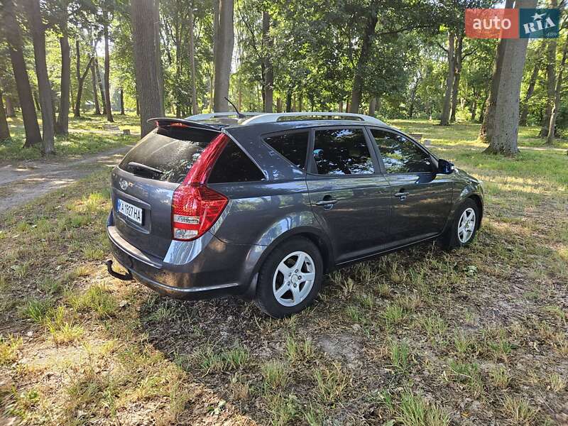 Універсал Kia Ceed 2010 в Звягелі