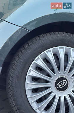 Хэтчбек Kia Ceed 2009 в 