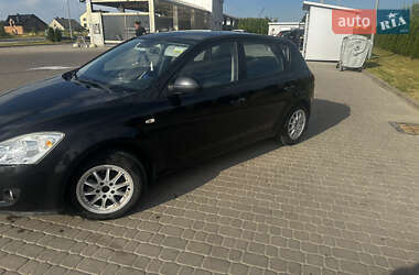 Хэтчбек Kia Ceed 2007 в 