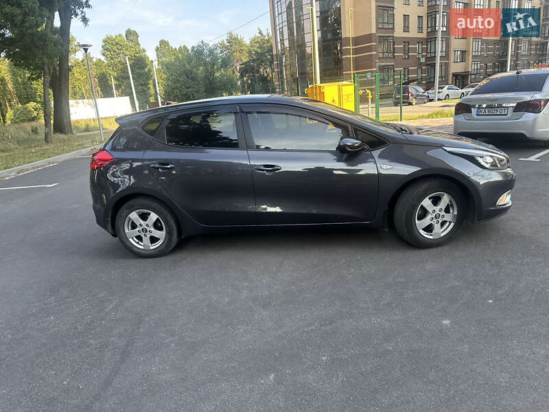 Хэтчбек Kia Ceed 2012 в Чернигове