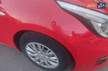 Хэтчбек Kia Ceed 2015 в Ужгороде