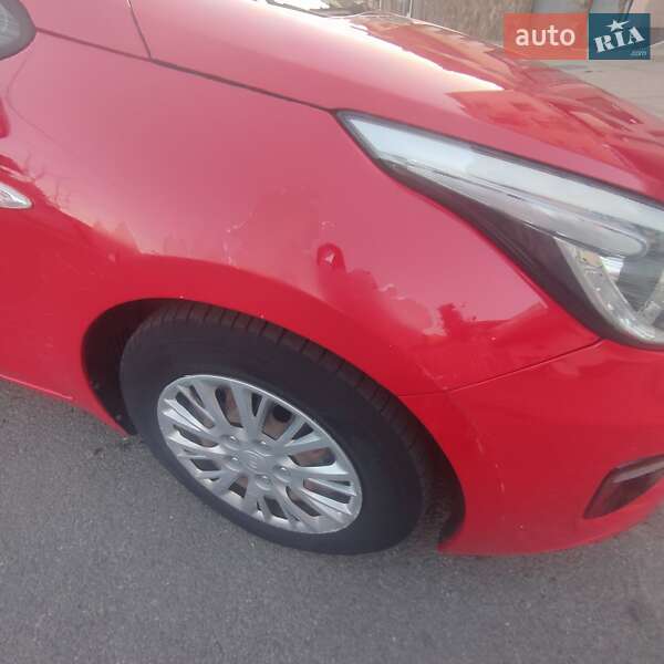 Хэтчбек Kia Ceed 2015 в Ужгороде