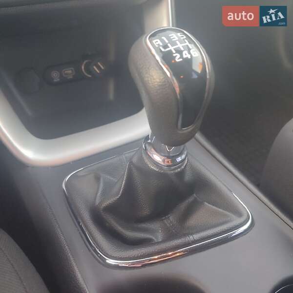 Хэтчбек Kia Ceed 2015 в Ужгороде
