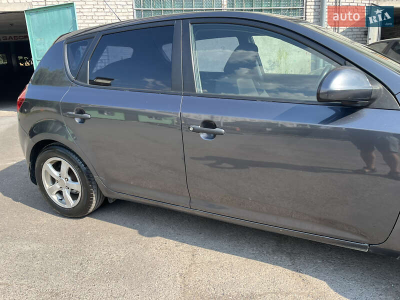 Хэтчбек Kia Ceed 2009 в Львове