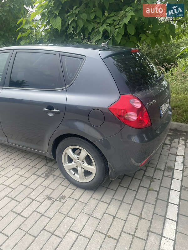 Хэтчбек Kia Ceed 2009 в Львове