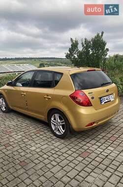 Хэтчбек Kia Ceed 2007 в 
