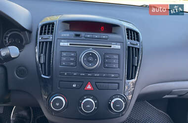 Хэтчбек Kia Ceed 2010 в 