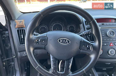 Хэтчбек Kia Ceed 2010 в 