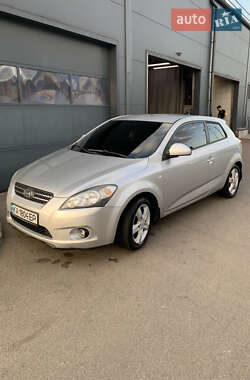 Хэтчбек Kia Ceed 2008 в 