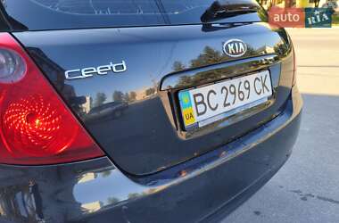 Хэтчбек Kia Ceed 2008 в 