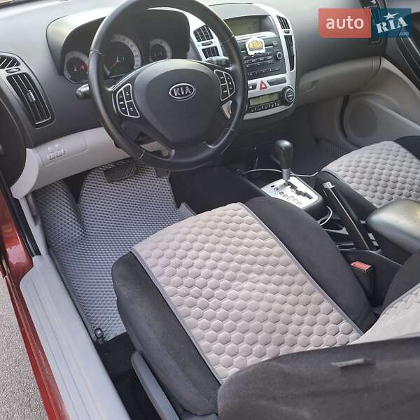 Хэтчбек Kia Ceed 2008 в Ладыжине