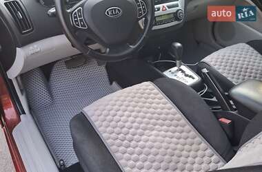 Хэтчбек Kia Ceed 2008 в 