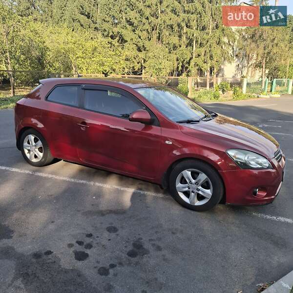 Хэтчбек Kia Ceed 2008 в 