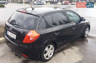Хэтчбек Kia Ceed 2007 в 