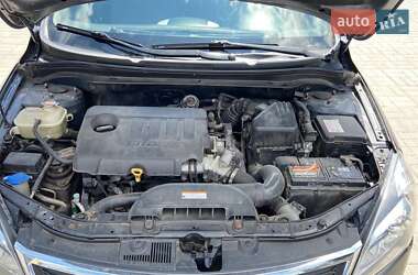 Хэтчбек Kia Ceed 2010 в 