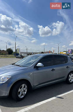Хэтчбек Kia Ceed 2008 в 