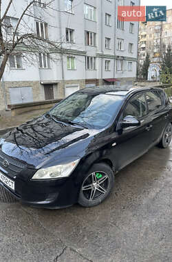 Хэтчбек Kia Ceed 2007 в 