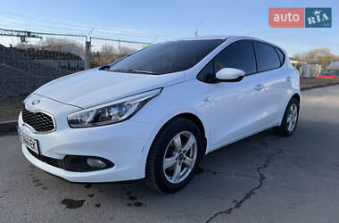 Хэтчбек Kia Ceed 2014 в 