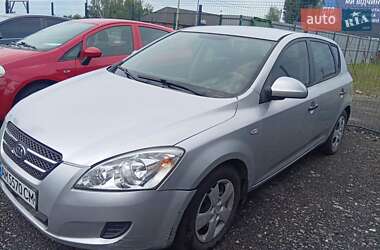 Хэтчбек Kia Ceed 2007 в 