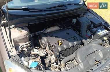 Хэтчбек Kia Ceed 2007 в 