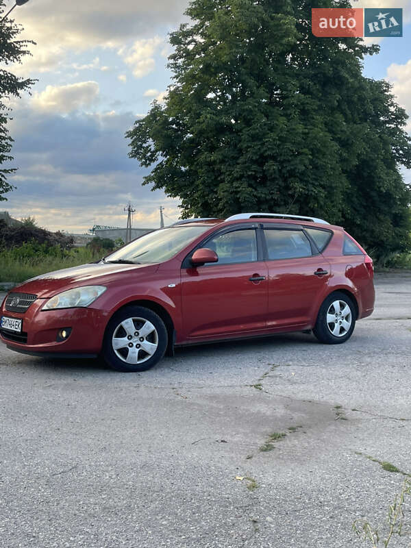 Универсал Kia Ceed 2009 в Ромнах