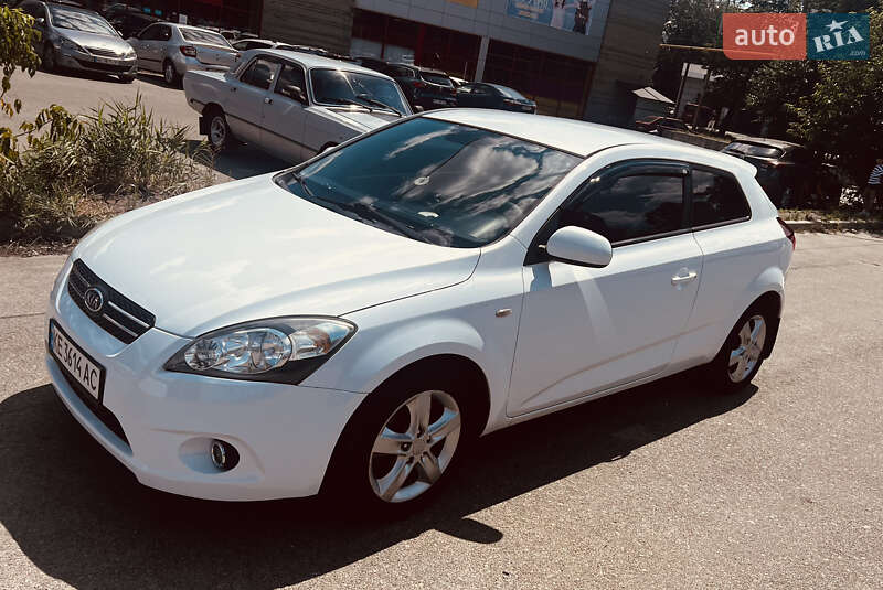 Хэтчбек Kia Ceed 2010 в Днепре