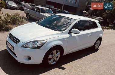 Хэтчбек Kia Ceed 2010 в 