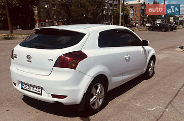 Хэтчбек Kia Ceed 2010 в 