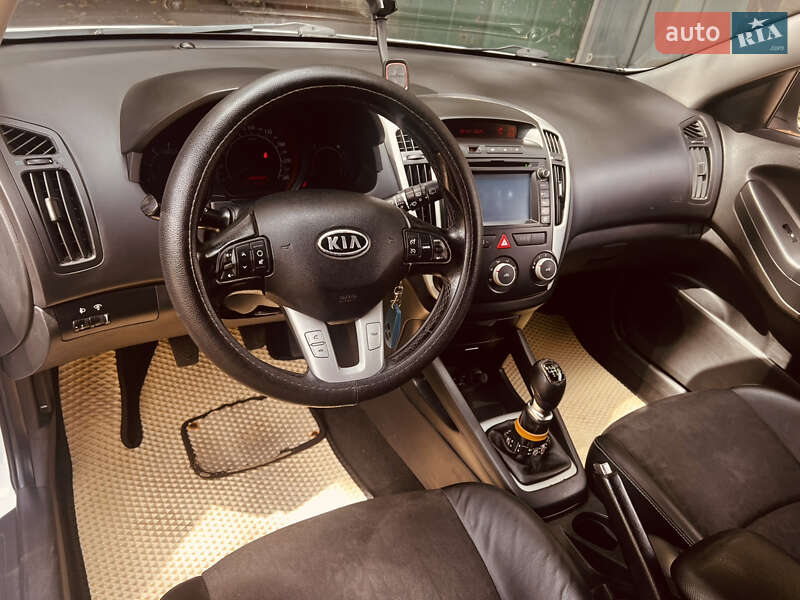 Хэтчбек Kia Ceed 2010 в Днепре