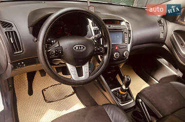 Хэтчбек Kia Ceed 2010 в 