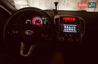 Хэтчбек Kia Ceed 2010 в 