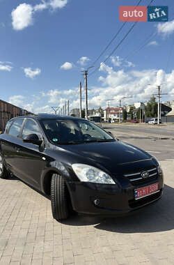 Хэтчбек Kia Ceed 2008 в 