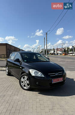Хэтчбек Kia Ceed 2008 в 