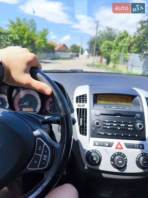 Хэтчбек Kia Ceed 2008 в Виноградове