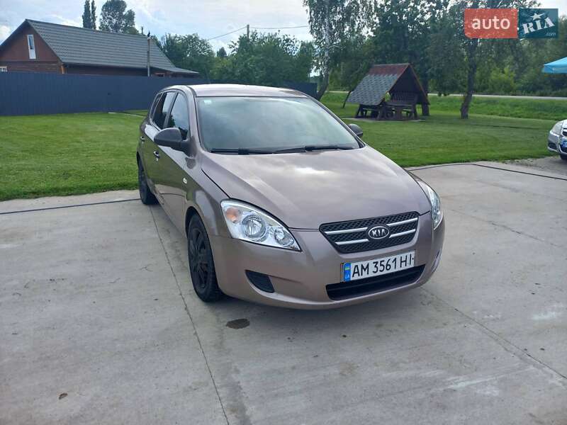 Хэтчбек Kia Ceed 2008 в Житомире