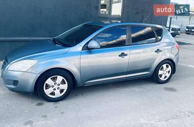 Хэтчбек Kia Ceed 2008 в 