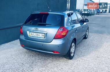 Хэтчбек Kia Ceed 2008 в 