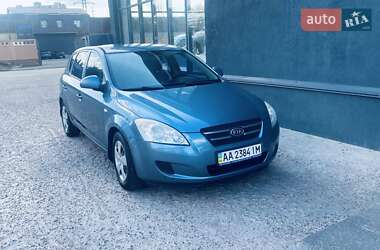 Хэтчбек Kia Ceed 2008 в 