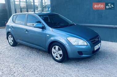 Хэтчбек Kia Ceed 2008 в 