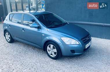 Хэтчбек Kia Ceed 2008 в 