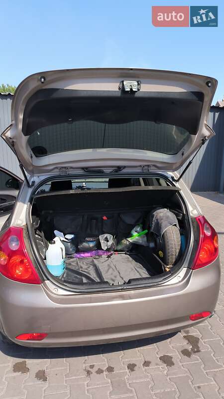 Хэтчбек Kia Ceed 2008 в Каменском